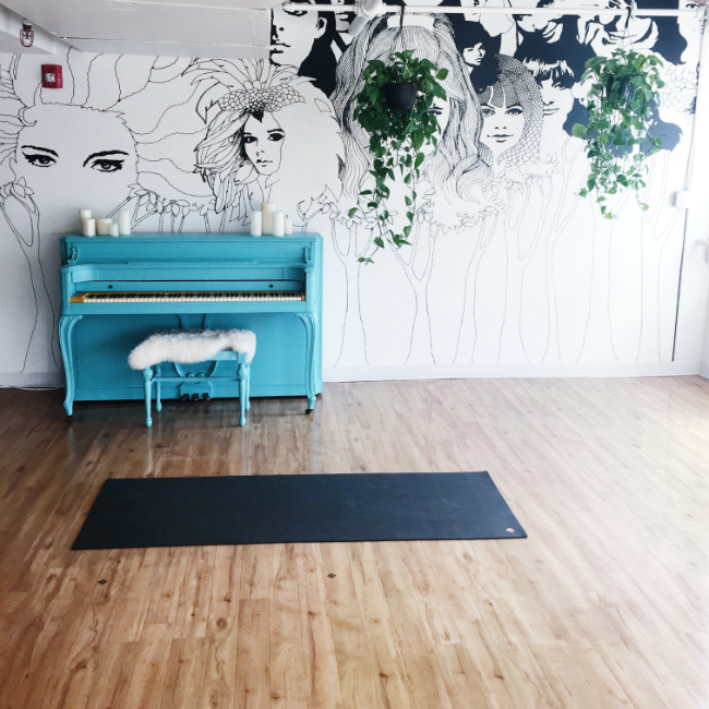 barre class blue piano